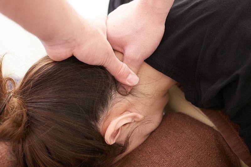 Séance de shiatsu facio-crânien